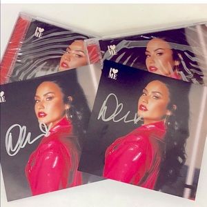 Demi Lovato authentic autograph